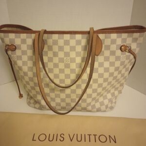 Louie Vuitton Neverfull MM Bag